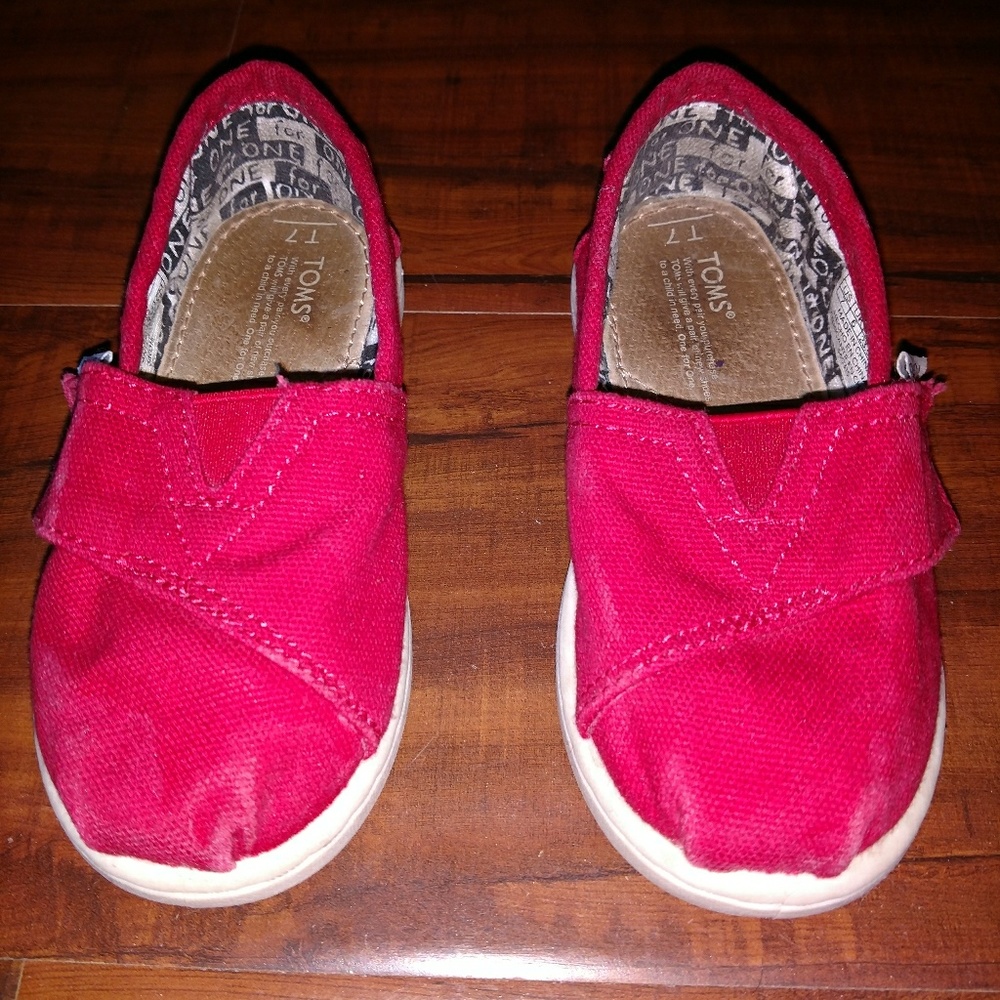 Toms Classic Red